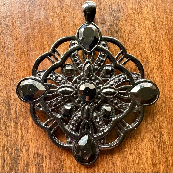 Black Lia Sophia Pendant Black Crystals Black Enamel Magnetic Closure - Picture 4 of 6